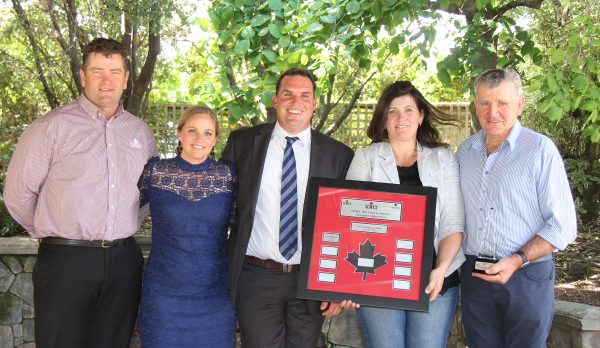 L-R Semex's Stu Mackie with Jane Polson, judge Murray Polson, Maree Deenan (Carisma Holsteins) and Maree's father, Trevor Zanders (Cairnhill Holsteins). Carisma was Champion four-year-old.