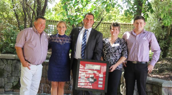 L-R Semex's Jim Conroy, Jane Polson, judge Murray Polson, Jennifer Van Rijthoven and Semex's Mitchell Clark. Grasslands Holsteins won the Mature Championship.