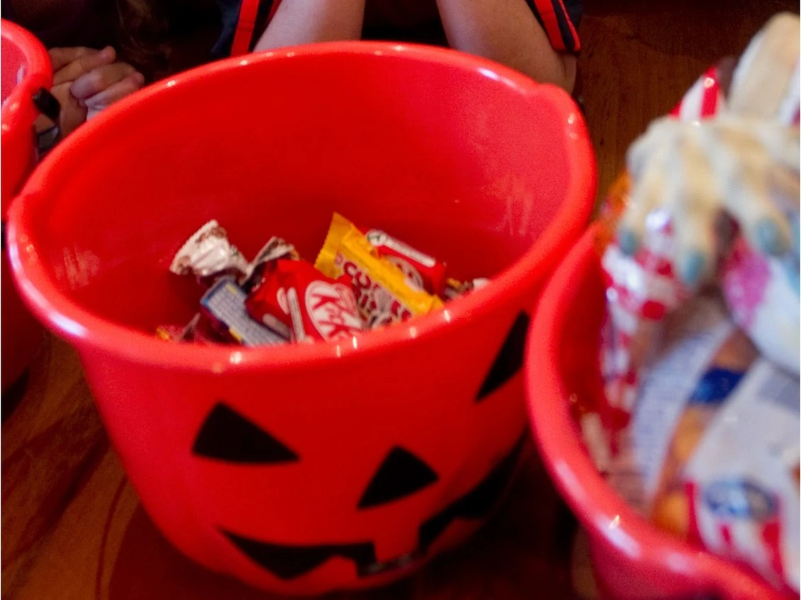 Halloween candy trends, non-chocolate candies, cocoa price increase, chocolate production challenges, confectionery industry revenue, shrinkflation in chocolate, dairy industry impact, candy market shifts, consumer candy preferences, Halloween celebration traditions